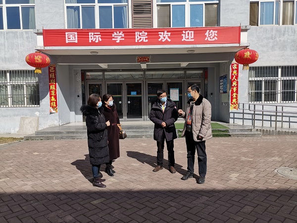 校领导深入国际学院检查指导留学生疫情防控工作.jpg